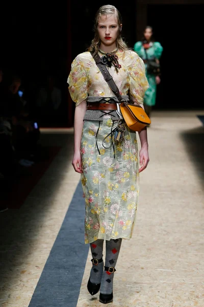 Look 19